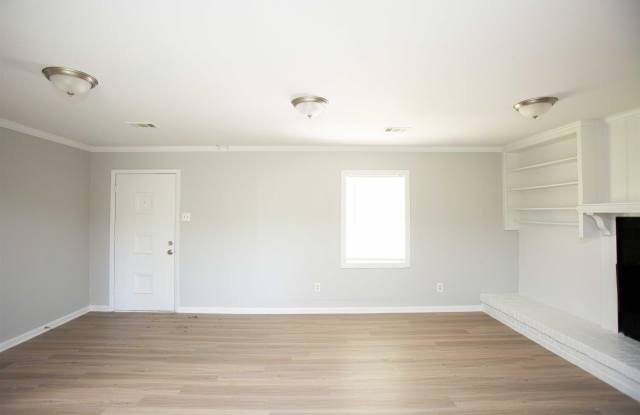 208 Greencrest Drive Gallery 3