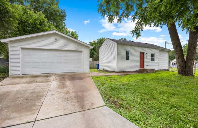 3 Bedroom New 2 Stall Detached Garage photos photos 3 Bedroom New 2 Stall Detached Garage photos photos