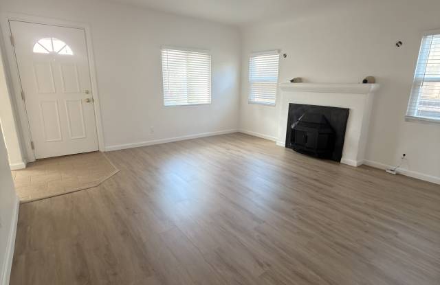 4636 Lotus st Gallery 3