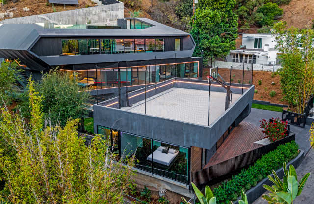 1907 N Beverly Dr Gallery 3