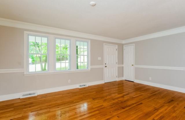 214 Lynnwood Estates Drive Gallery 3