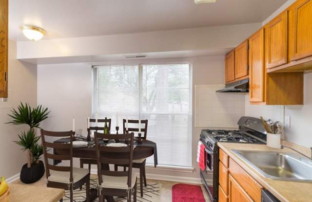 Scarborough Square Townhomes & Apartments Gallery 4