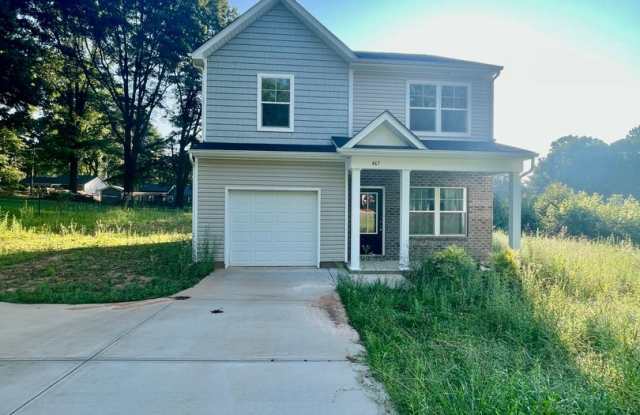 Welcome to this stunning 3-bedroom, 2.5-bathroom home located in the charming town of Lincolnton, NC. - 467 Elm Street, Lincoln County, NC 28092