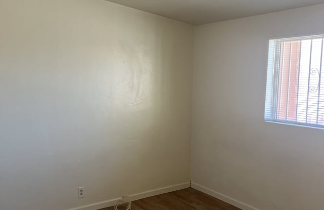 5734 East 35th Street Gallery 3