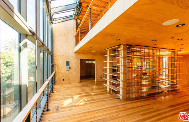 2460 Beverley Avenue photos photos