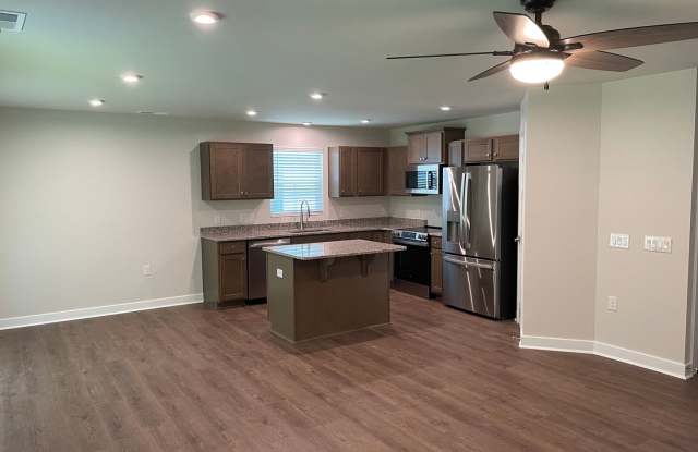 3 Bedroom 2 Bathroom House In Hickman's Crossing Gallery 3