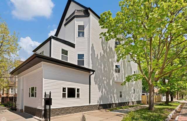 2901 N Sacramento Avenue photos photos