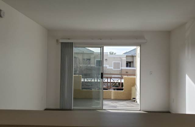 1 Bedroom 1 1/2 Bath. 2nd floor of a well-kept, peaceful, quiet community - Russell/Buffalo Gallery 3