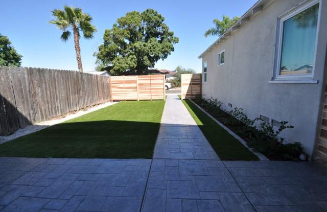 4BD/2BA, Private Yard! Gallery 2