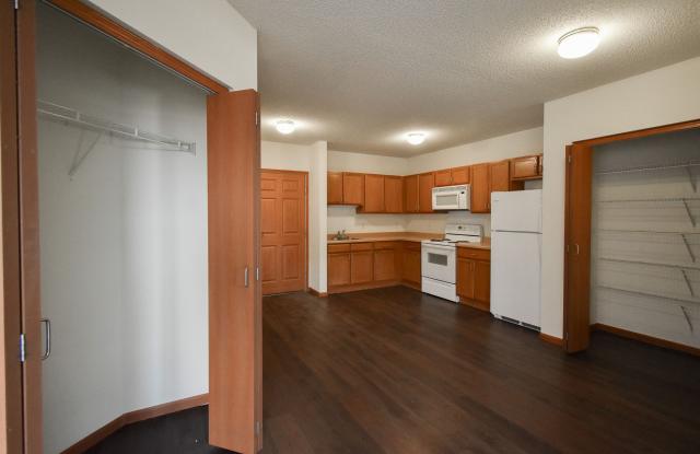 Lyons Court - Senior Living Gallery 2