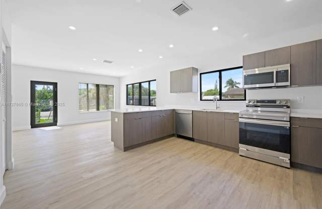349 NW 40 ST photos photos