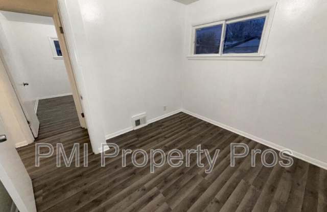 5656 N 61st St photos photos