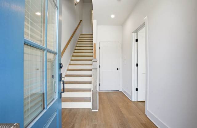 2597 Mackintosh NW Gallery 3