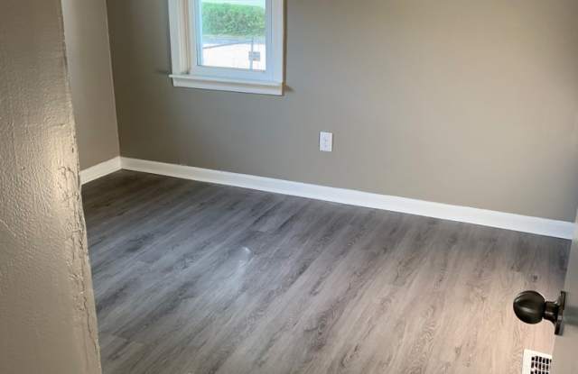 New Remodel Cute Home with Yard - 515 East Poplar Street, Kokomo, IN 46902