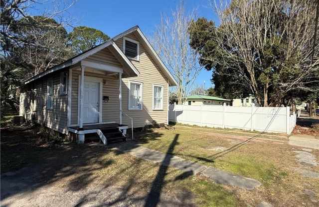 125 Garnett Avenue photos photos