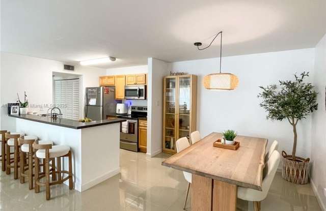 15821 SW 104th Ter photos photos
