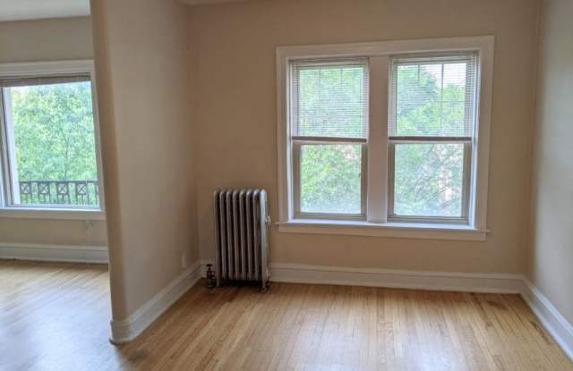 828 Reba Place Gallery 4