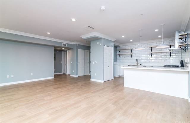 3855 Ingraham Street Gallery 2