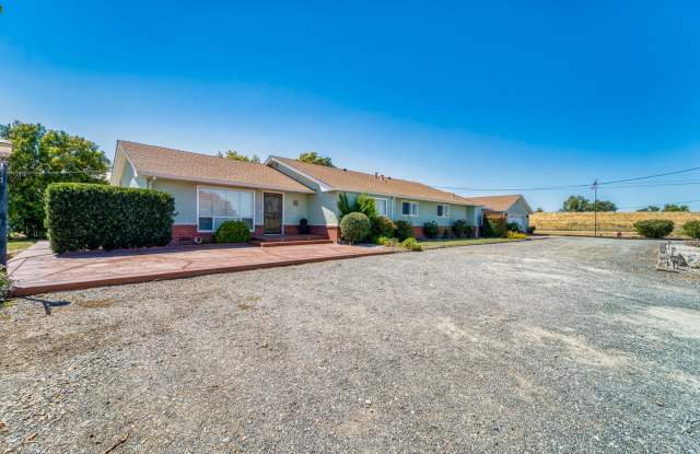 Beautiful 3 Bed / 2 Bath on 1.8 Acres Pleasant Grove - 2145 Howsley Road, Sutter County, CA 95668