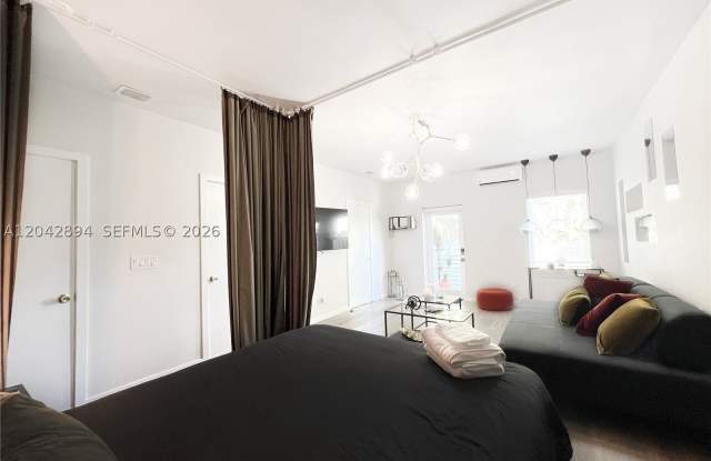 513 SW 18th Ct Gallery 4