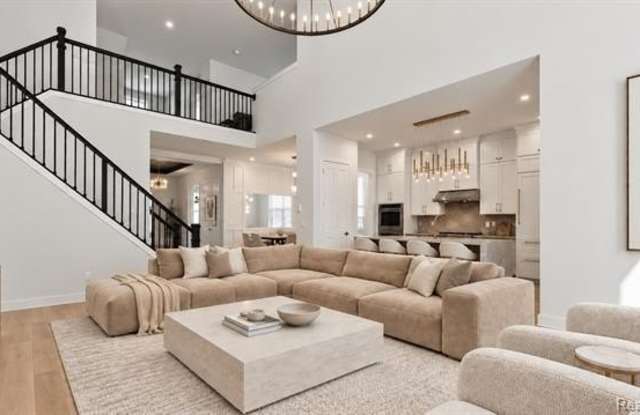 7679 Larchwood Drive Gallery 3