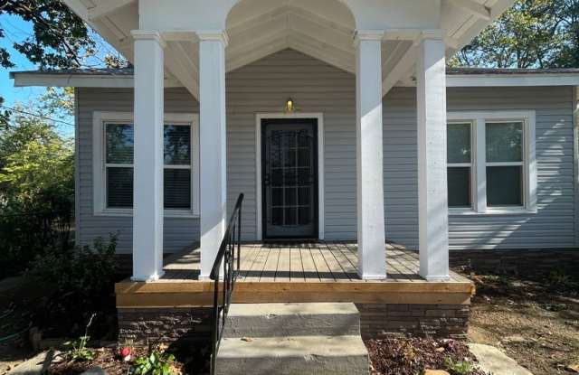 2 bedroom, 1 bathroom home located in the heart of Chattanooga - 2409 Kirby Avenue, Chattanooga, TN 37404