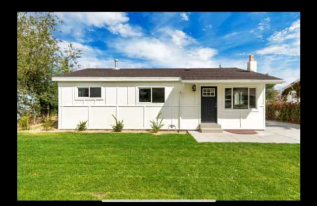 5255 S Charlotte Ave. Gallery 2