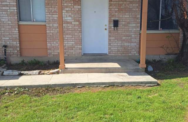2x1 Less Than $933 Big Yard, Pets OK photos photos