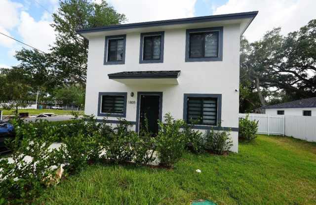 1805 NW 112th St photos photos