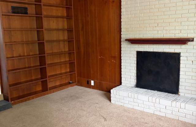 4 Bedroom, 2 Bathroom House Gallery 4