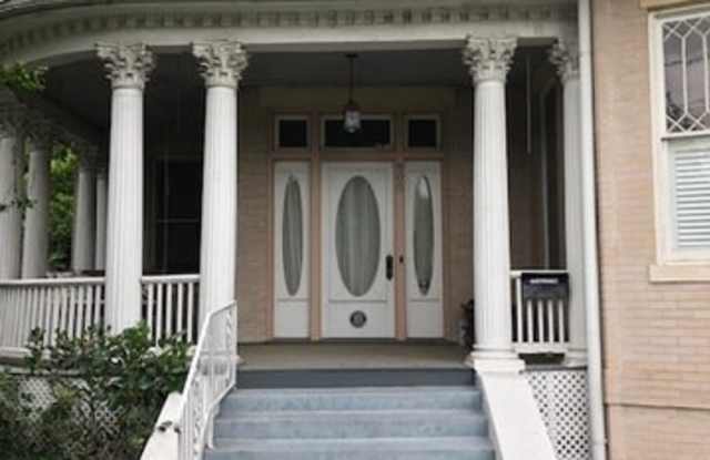 805 N Pine St Gallery 2