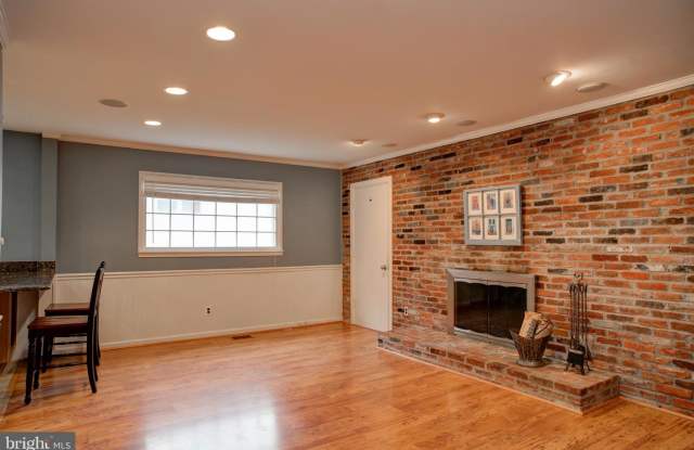 422 OLD COURTHOUSE RD NE Gallery 2