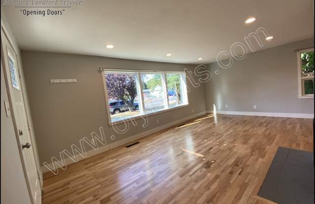 1005 S 35th St Gallery 3
