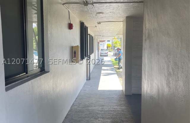 10290 NW 9th St Cir Gallery 3