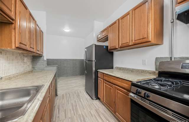 1260 Evergreen Avenue photos photos