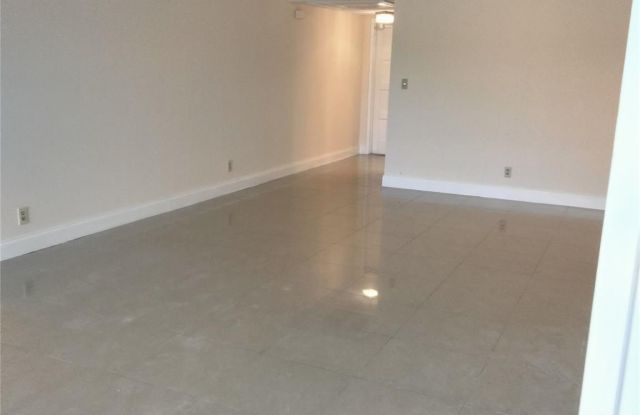 2950 N PALM AIRE Drive Gallery 2