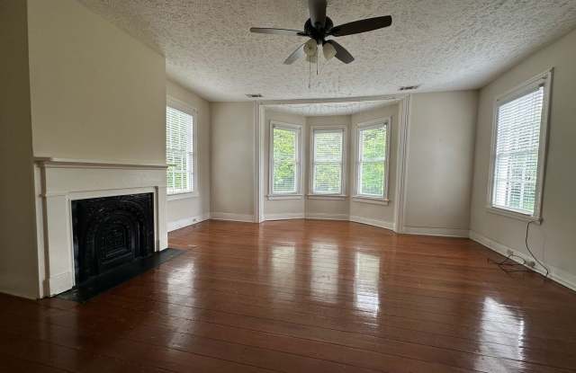 Available September 1st ! Charming 2-Bedroom Apartment in Historic Augusta – Great Location photos photos