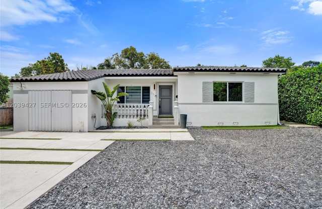 213 NE 43rd St photos photos