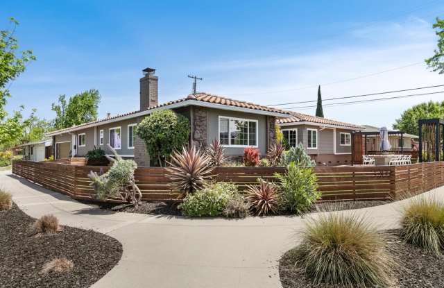 3302 Como Lane photos photos