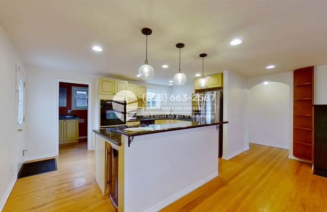 11405 37th Ave SW Gallery 2