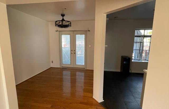 5235 HIL MAR Drive Gallery 3