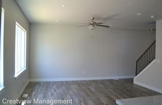 448 W McClellan Ct Gallery 4