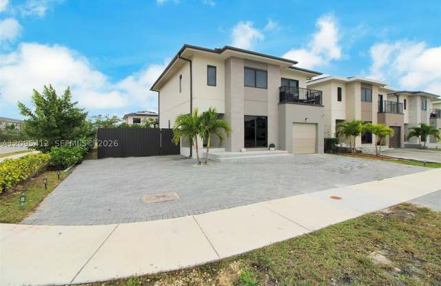 320 NW 13th Ct Gallery 2