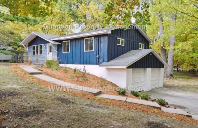 Renovated Mound Single Family Home, Available for October/November Move in, 2 Car Garage, Gallery 3