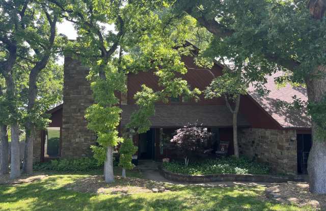 2004 Woodland Road Gallery 1