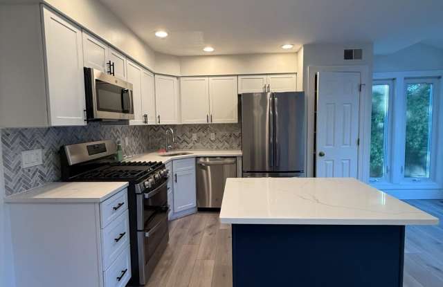 14548 BATTERY RIDGE Lane Gallery 3