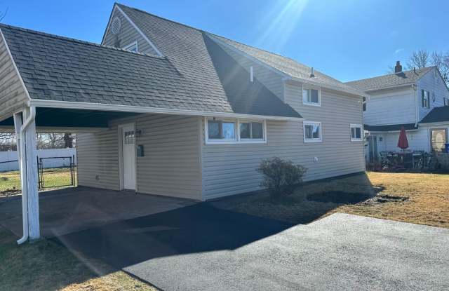 Renovated Pennsbury School District 4 bedroom 2 bath in North Park in Levittow PA Falls Twp. Large Lot - 18 Nestingrock Lane, Levittown, PA 19054 Renovated Pennsbury School District 4 bedroom 2 bath in North Park in Levittow PA Falls Twp. Large Lot - 18 Nestingrock Lane, Levittown, PA 19054