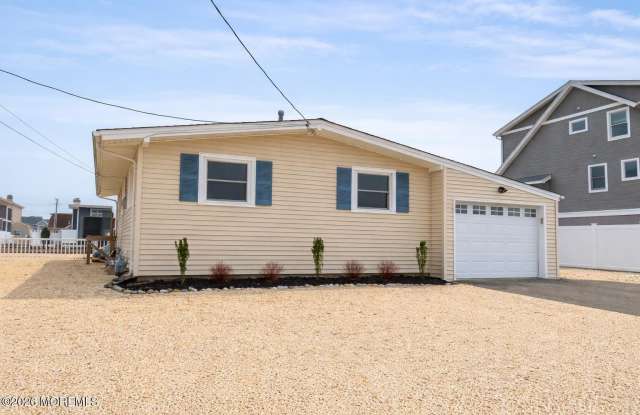 825 Leeward Drive photos photos