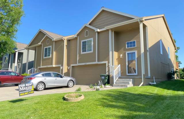 Beautiful 3 bed, 2 bath house at $1,995 - MOVE IN SPECIAL!!! photos photos