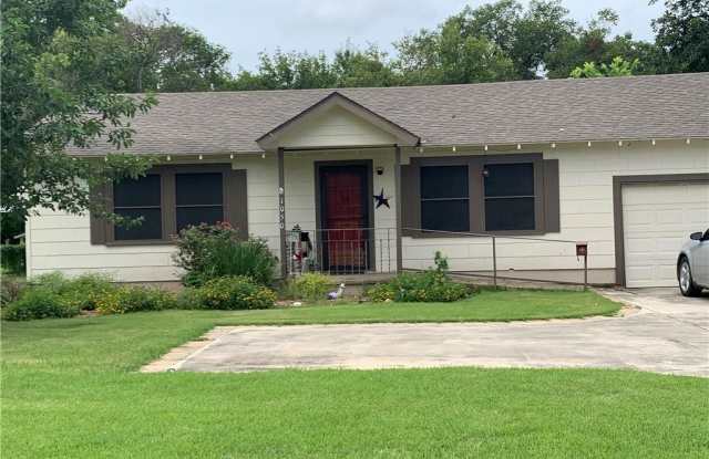 1050 Cross Street - 1050 Cross Street, New Braunfels, TX 78130